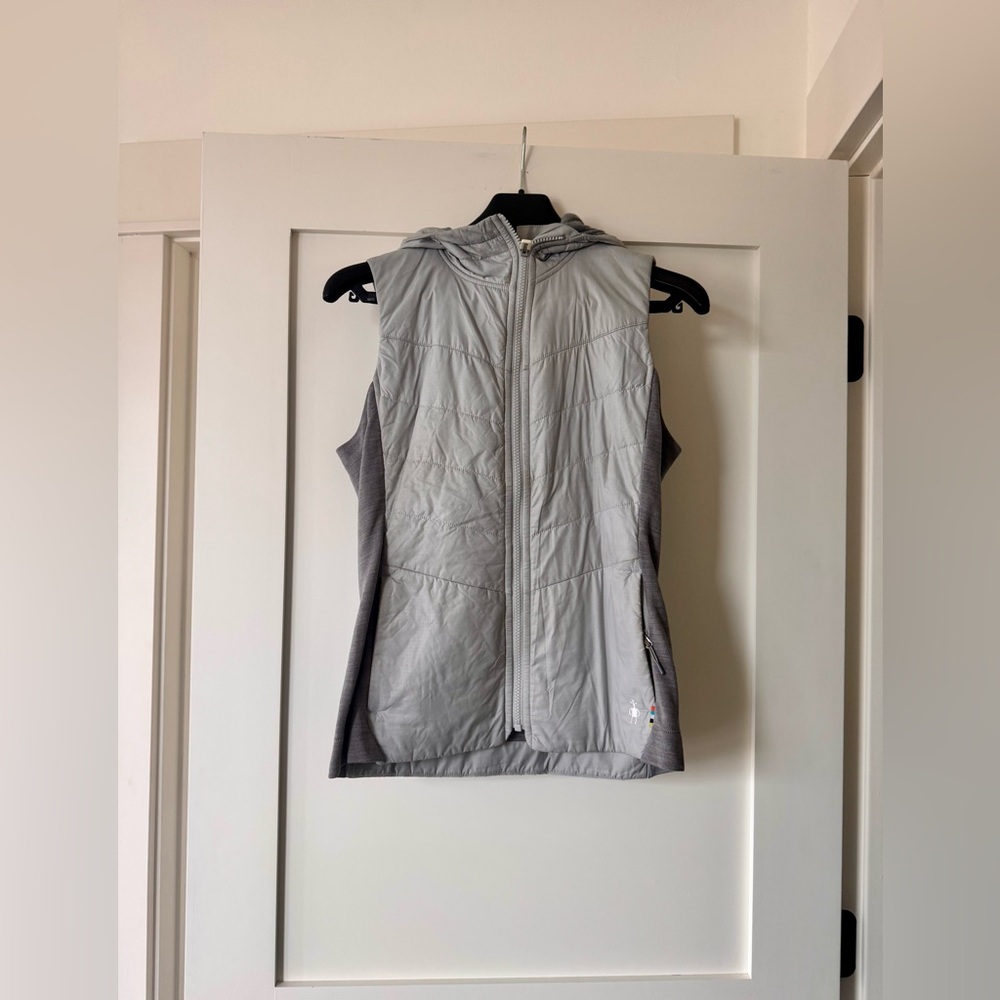 Smartwool Women’s Smartloft Hooded Vest size small, Gray. In excellent cond.